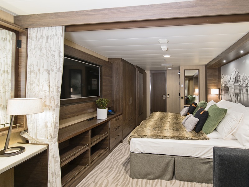 Expedition Suite | Suite on upper deck for 4 people